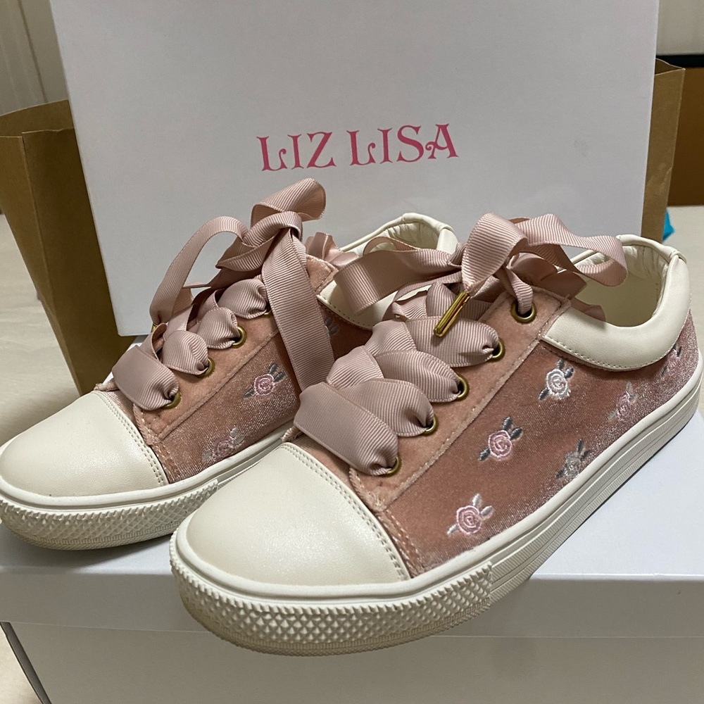 Liz Lisa Rose Embroider Sneakers